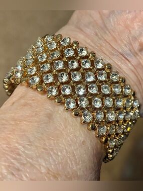 Gold Crystal Stretch Bracelet - Elegant Women's Jewelry